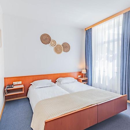 Hotel Le Petit Poete Ехтернах Екстериор снимка