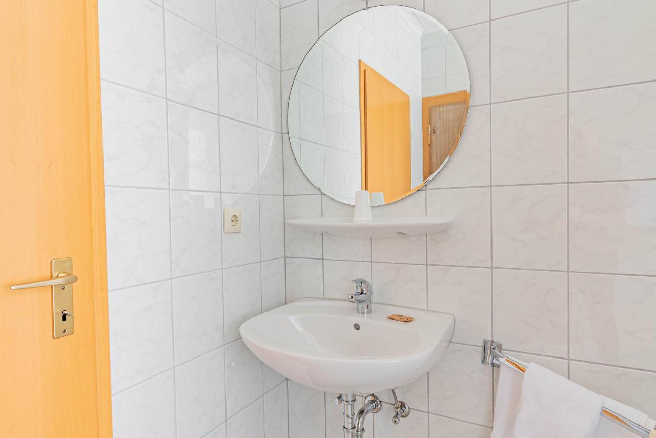 Hotel Le Petit Poete Ехтернах Екстериор снимка